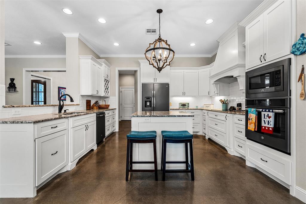 580 Whispering Oaks, China Spring, TX 76633
