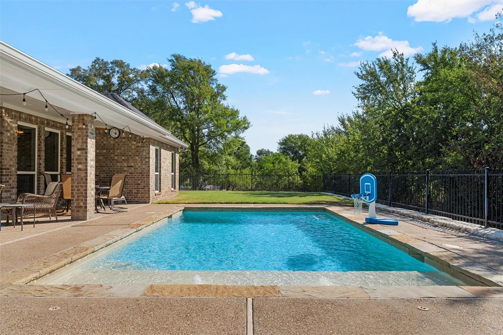 580 Whispering Oaks, China Spring, TX 76633