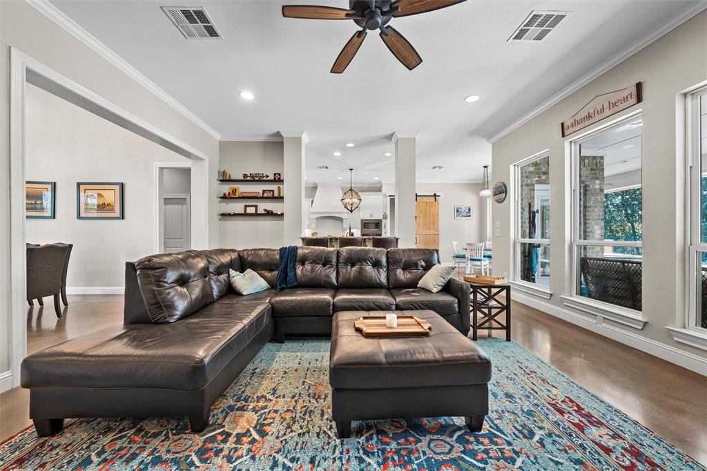 580 Whispering Oaks, China Spring, TX 76633