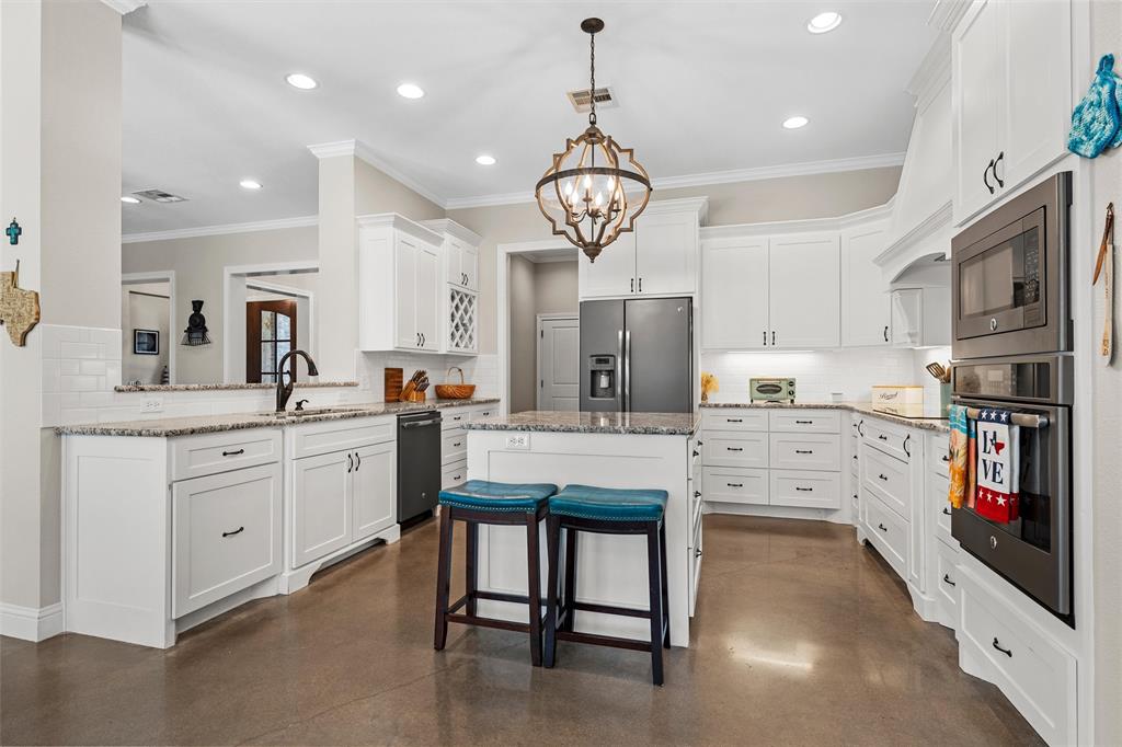 580 Whispering Oaks, China Spring, TX 76633
