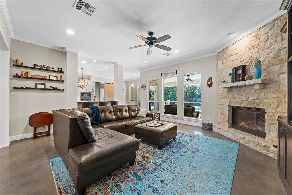 580 Whispering Oaks, China Spring, TX 76633