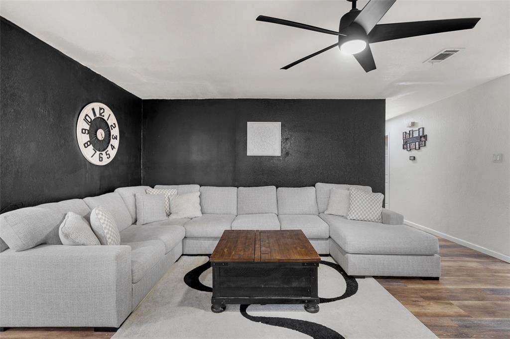 104 Russell Lane, Hewitt, TX 76643