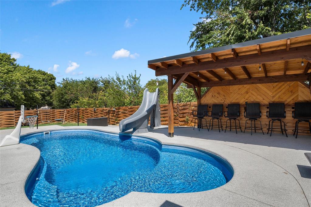 104 Russell Lane, Hewitt, TX 76643