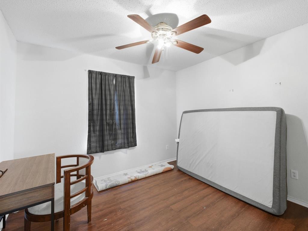 2001 Waleska Plaza, Dallas, TX 75211