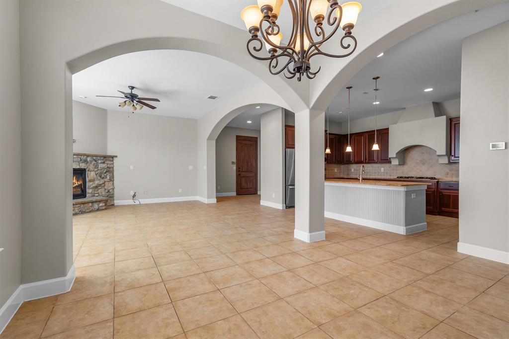 555 Via Amalfi, #312, Irving, TX 75039