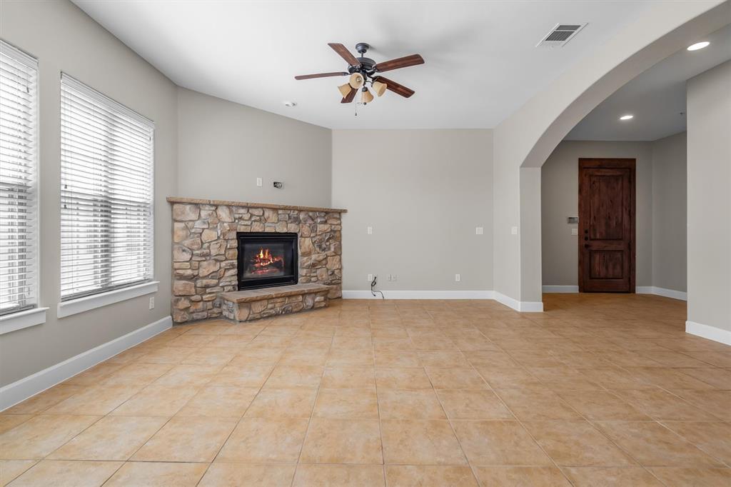 555 Via Amalfi, #312, Irving, TX 75039