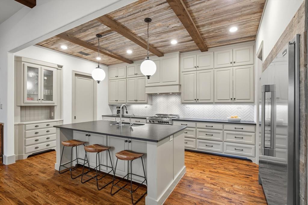 2627 Mount View Drive, Farmers Branch, TX 75234