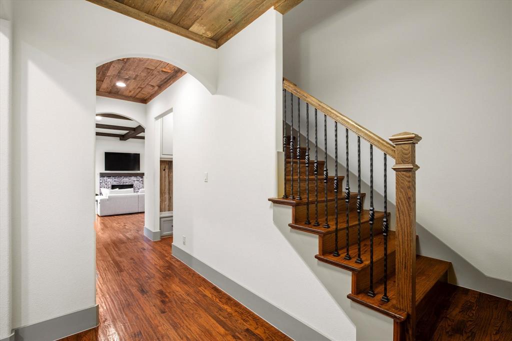 2627 Mount View Drive, Farmers Branch, TX 75234