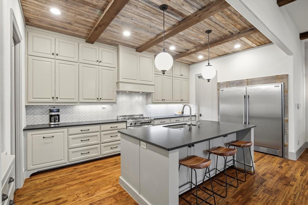 2627 Mount View Drive, Farmers Branch, TX 75234