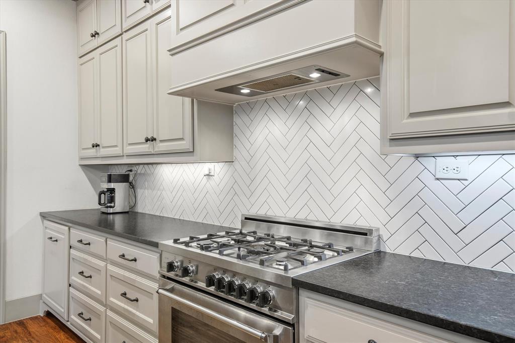 2627 Mount View Drive, Farmers Branch, TX 75234