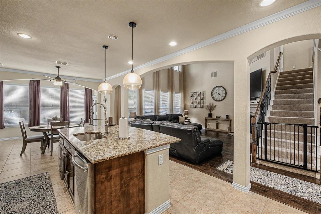 Eat-in Kitchen with Island, double ovens, gas cooktop and lots of storage!