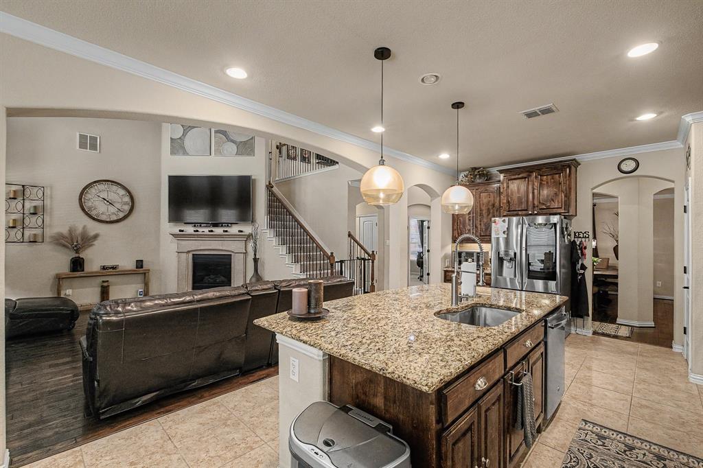 Eat-in Kitchen with Island, double ovens, gas cooktop and lots of storage!