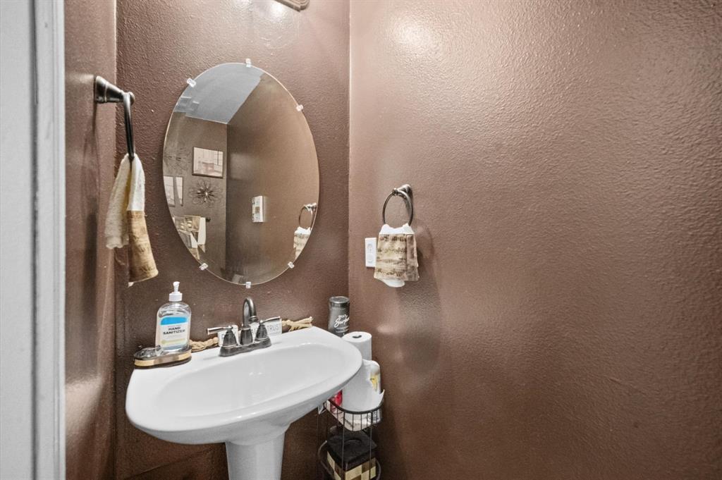717 Eldorado Drive, DeSoto, TX 75115