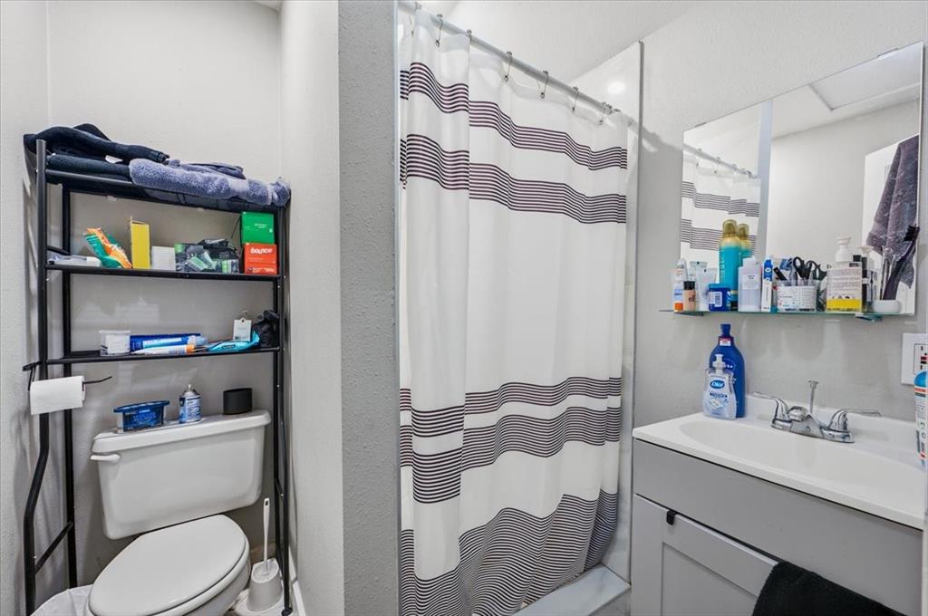 full bathroom in studio