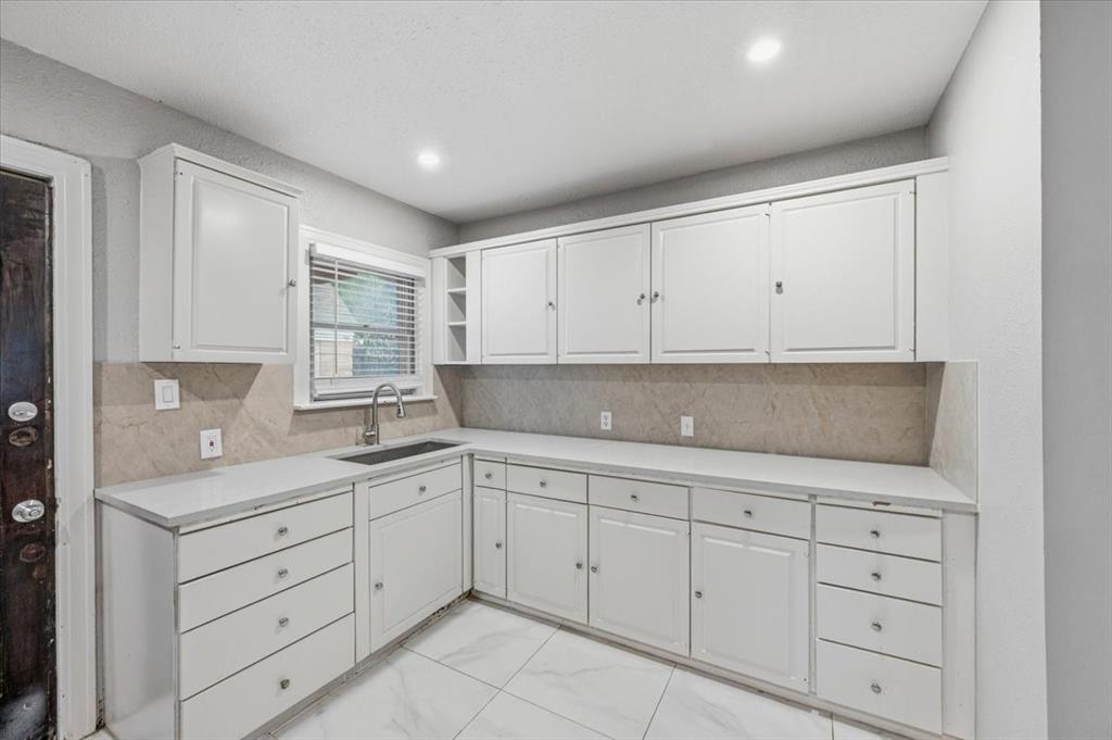 2614 Roanoke Avenue, Dallas, TX 75235