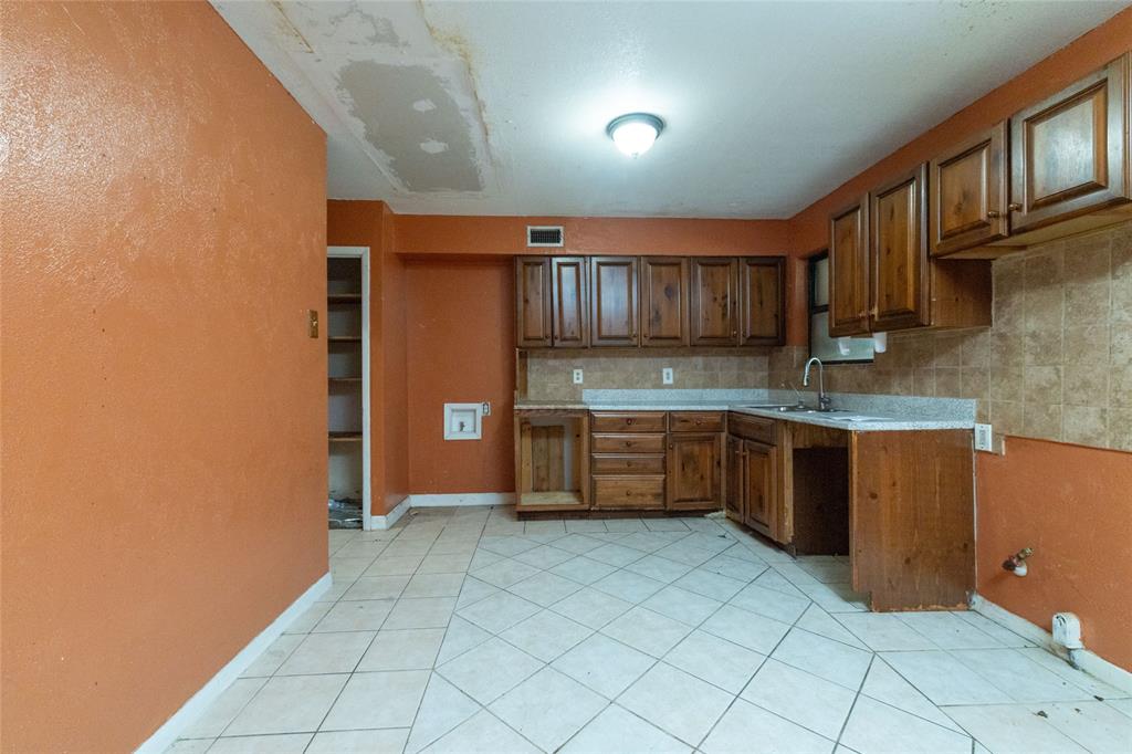 3264 Hillglenn Road, Dallas, TX 75228