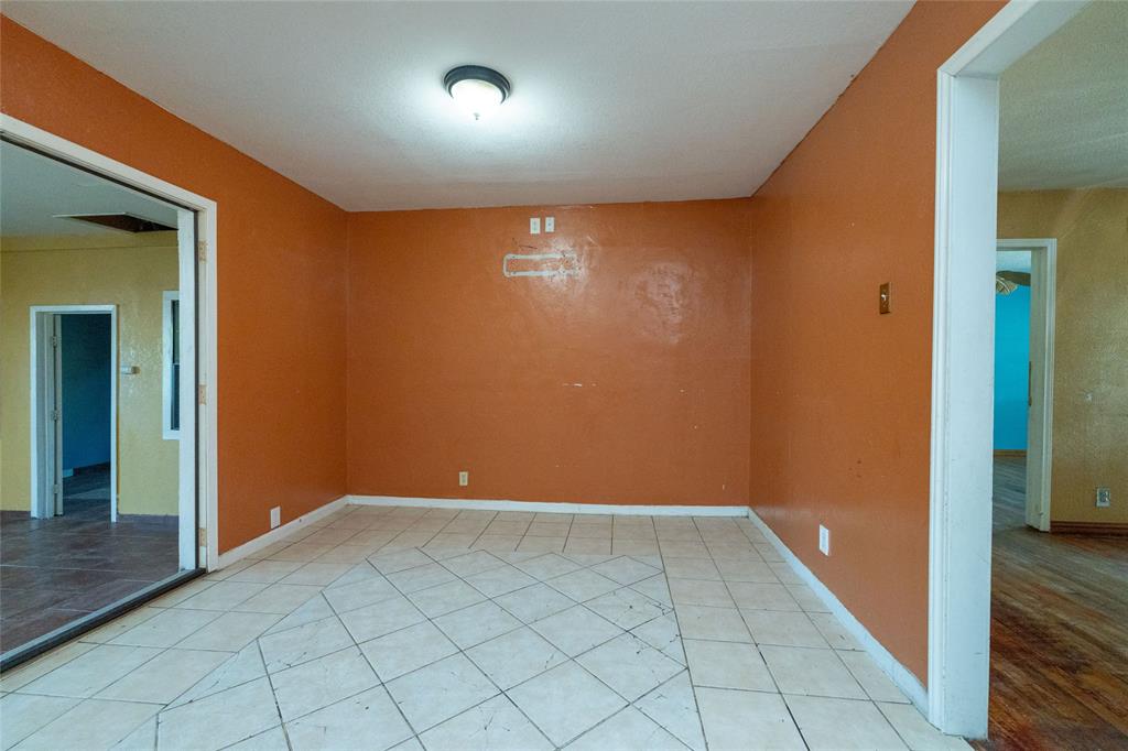 3264 Hillglenn Road, Dallas, TX 75228