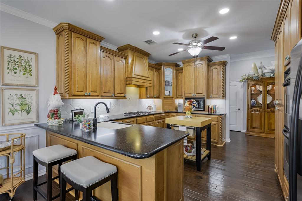 818 Amherst Drive, Waxahachie, TX 75165
