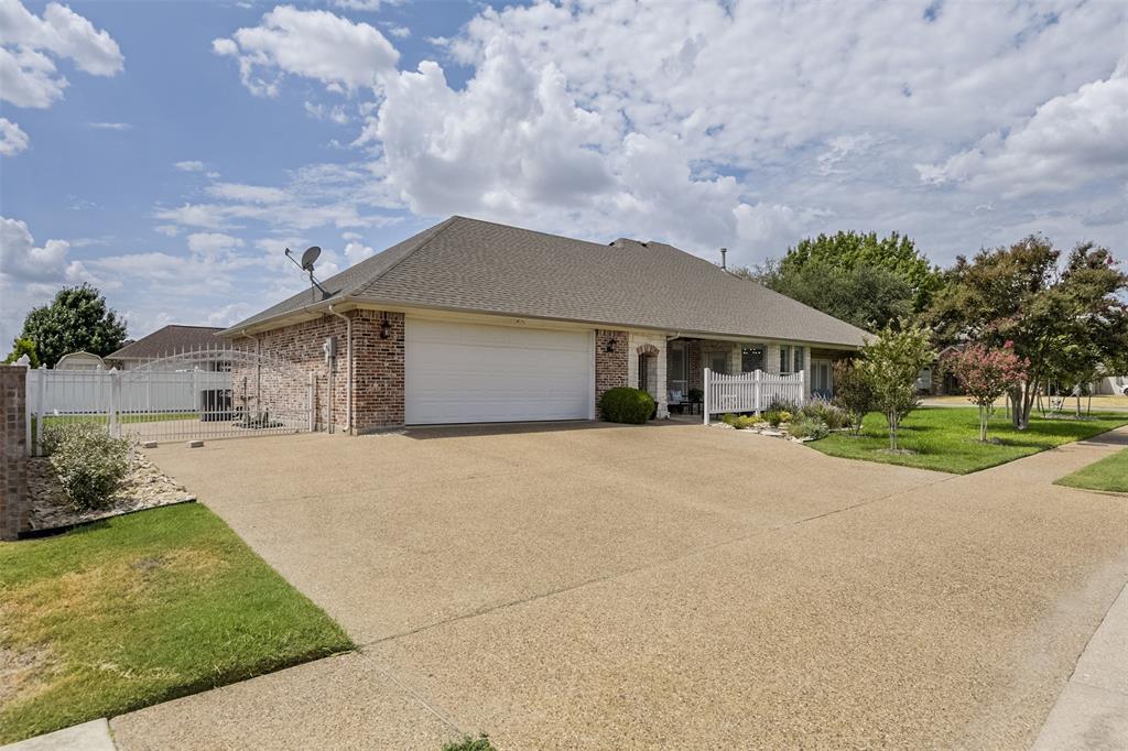818 Amherst Drive, Waxahachie, TX 75165