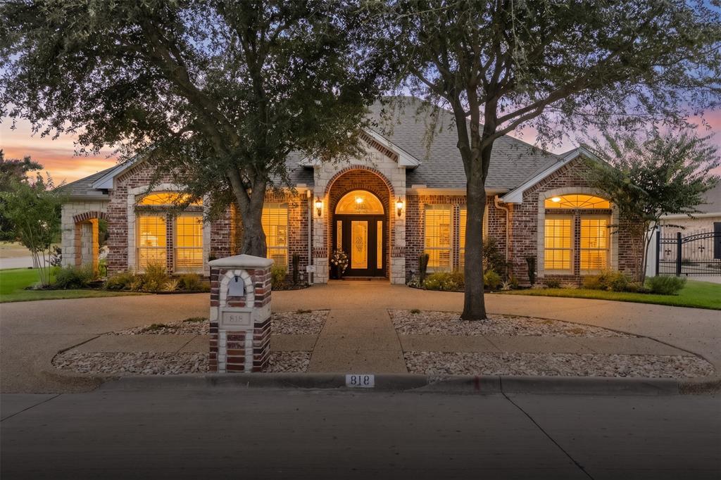 818 Amherst Drive, Waxahachie, TX 75165