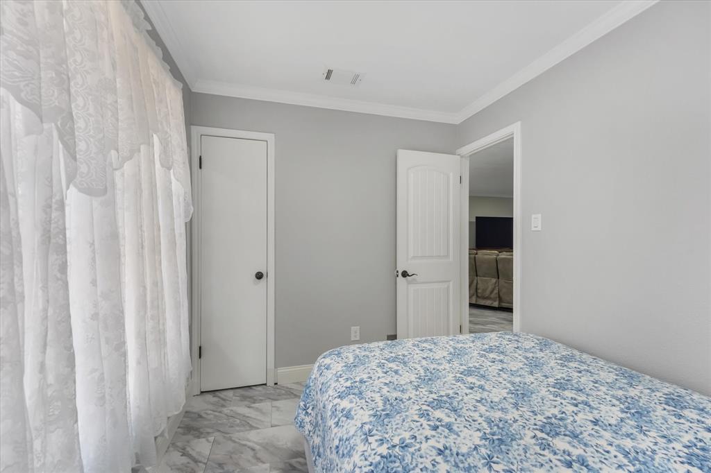 102 Old Pecan, Ennis, TX 75119