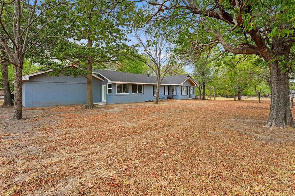 102 Old Pecan, Ennis, TX 75119