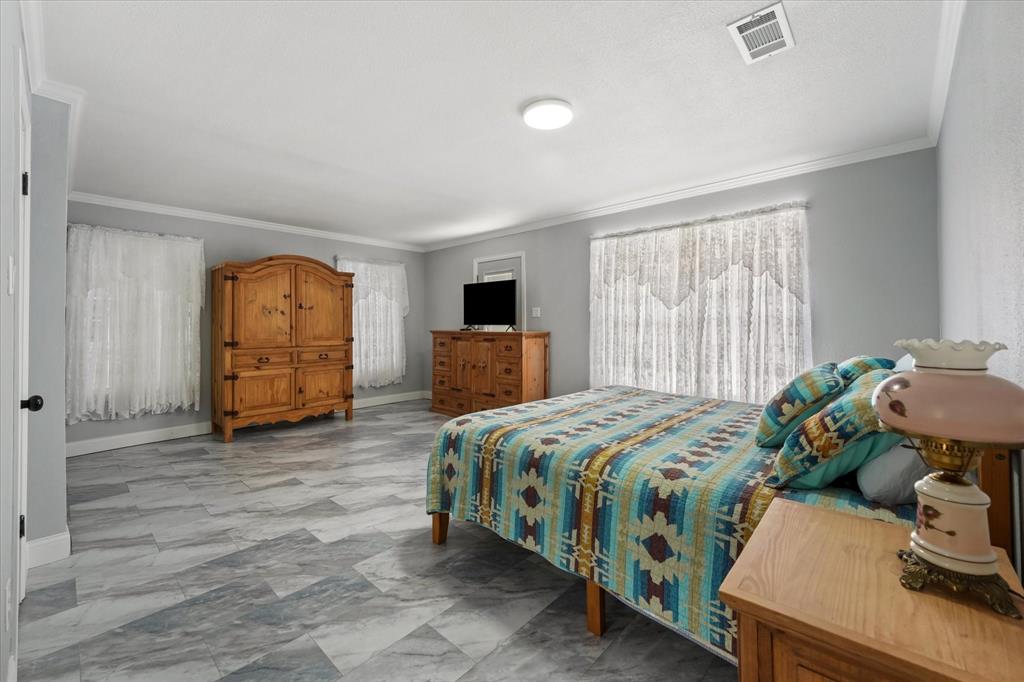 102 Old Pecan, Ennis, TX 75119
