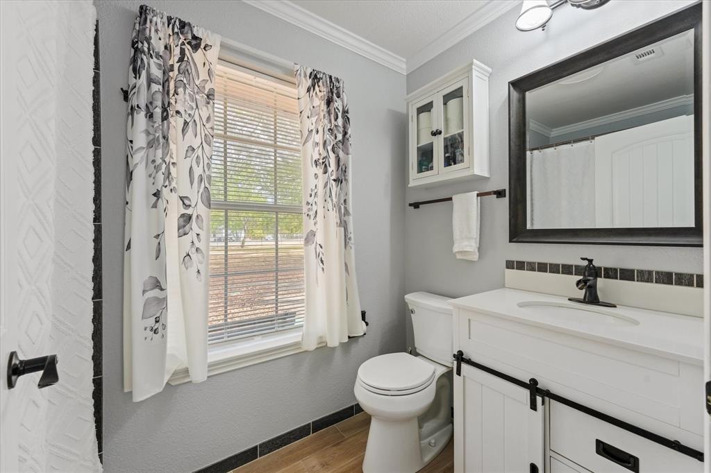 102 Old Pecan, Ennis, TX 75119