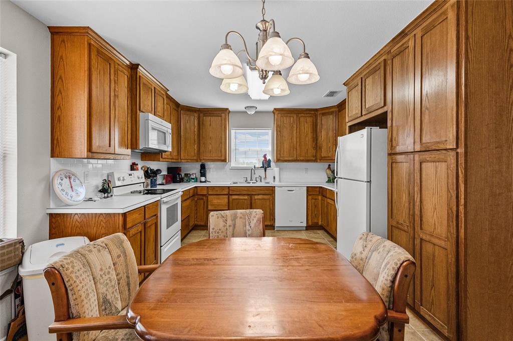 7959 County Road 4823, Wolfe City, TX 75496