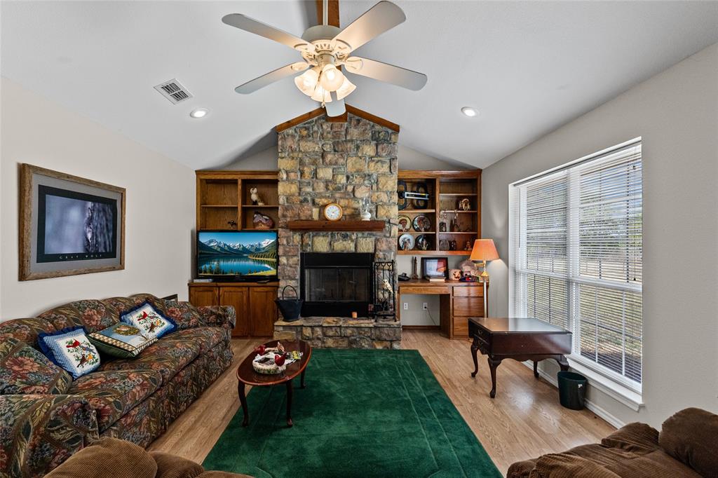 7959 County Road 4823, Wolfe City, TX 75496