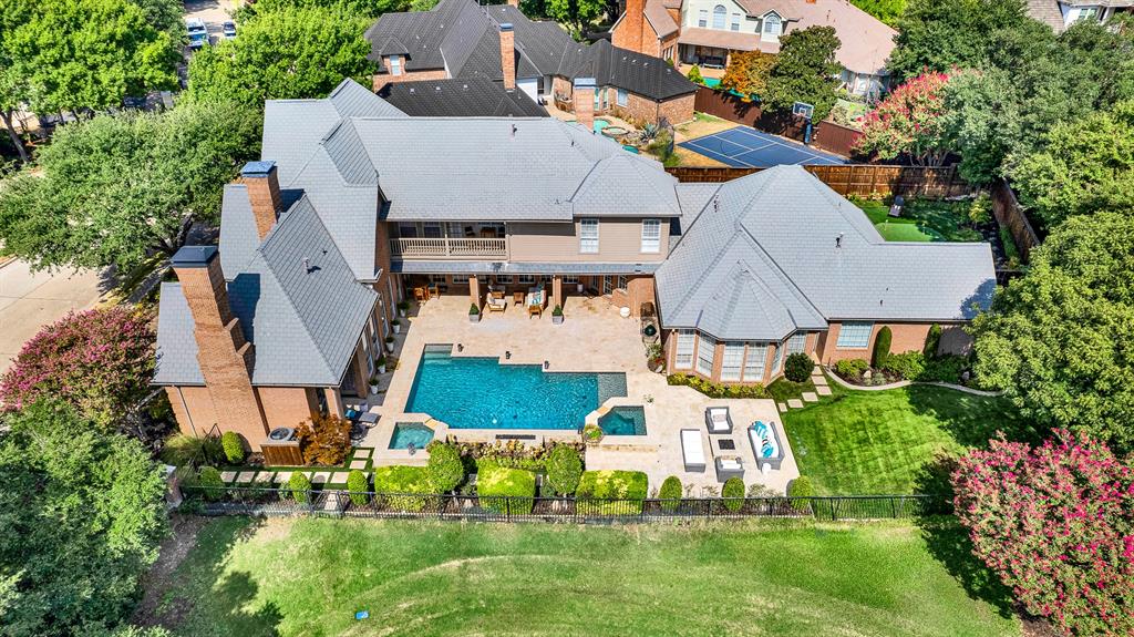 This high aerial shot provides a sweeping view of the estate, highlighting the custom pool, the spacious tiered patio, and the proximity to the pristine golf course green. You’ll spend hours relaxing on the deck or swimming in the pool while enjoying total tranquility and security from the course neighbors.