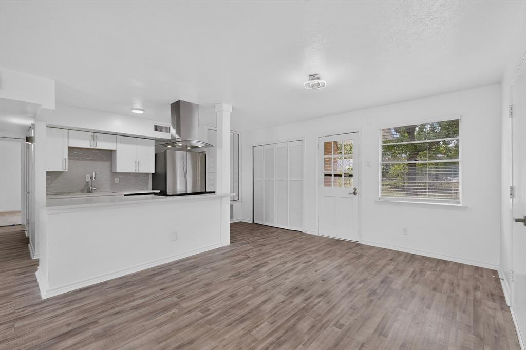 Dining Area & Kitchen