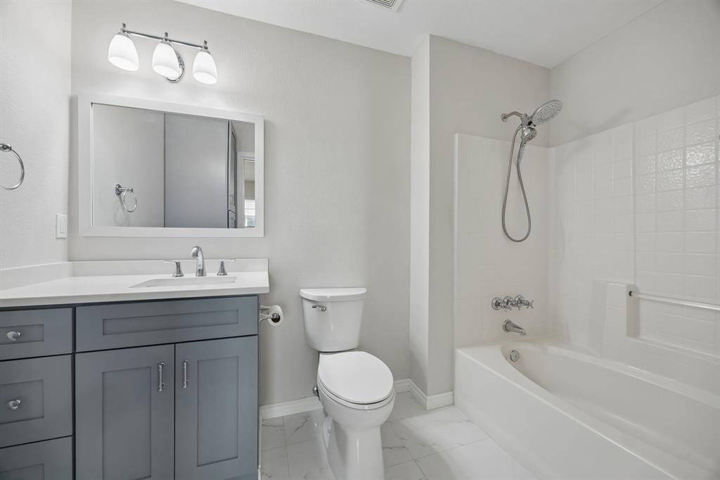 947 E Oakdale Road, Irving, TX 75060