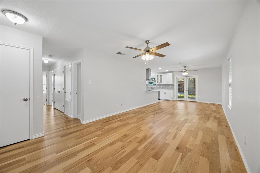 947 E Oakdale Road, Irving, TX 75060