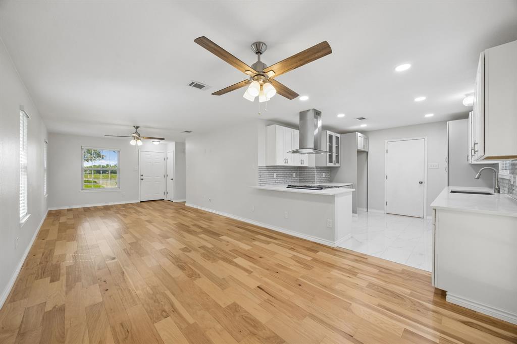 947 E Oakdale Road, Irving, TX 75060