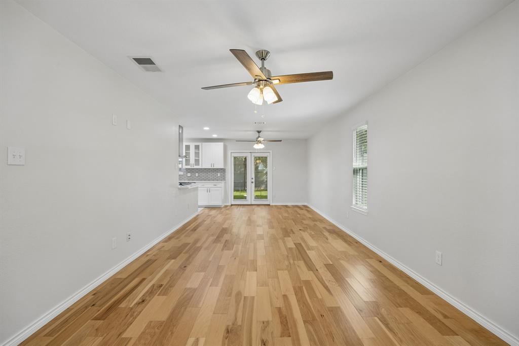 947 E Oakdale Road, Irving, TX 75060