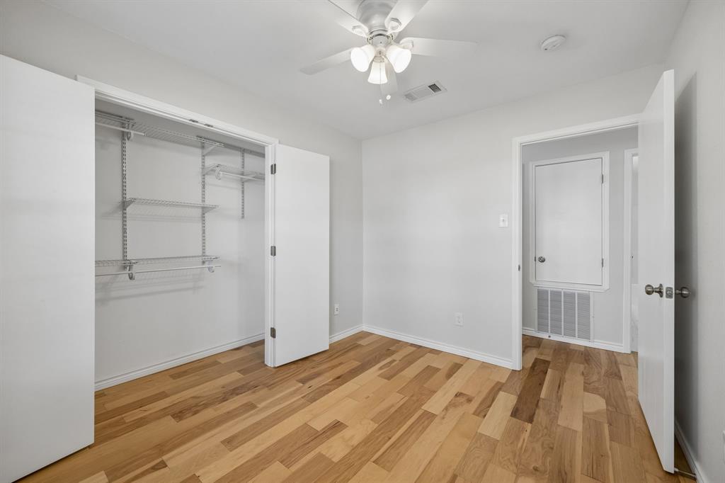 947 E Oakdale Road, Irving, TX 75060