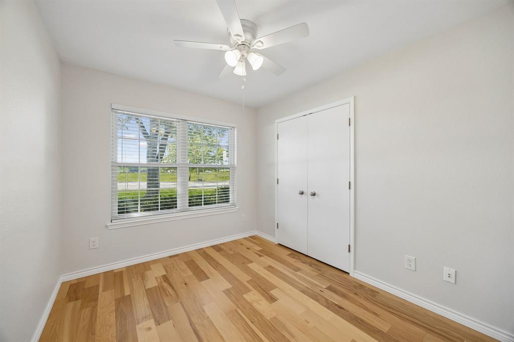 947 E Oakdale Road, Irving, TX 75060