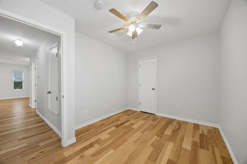 947 E Oakdale Road, Irving, TX 75060