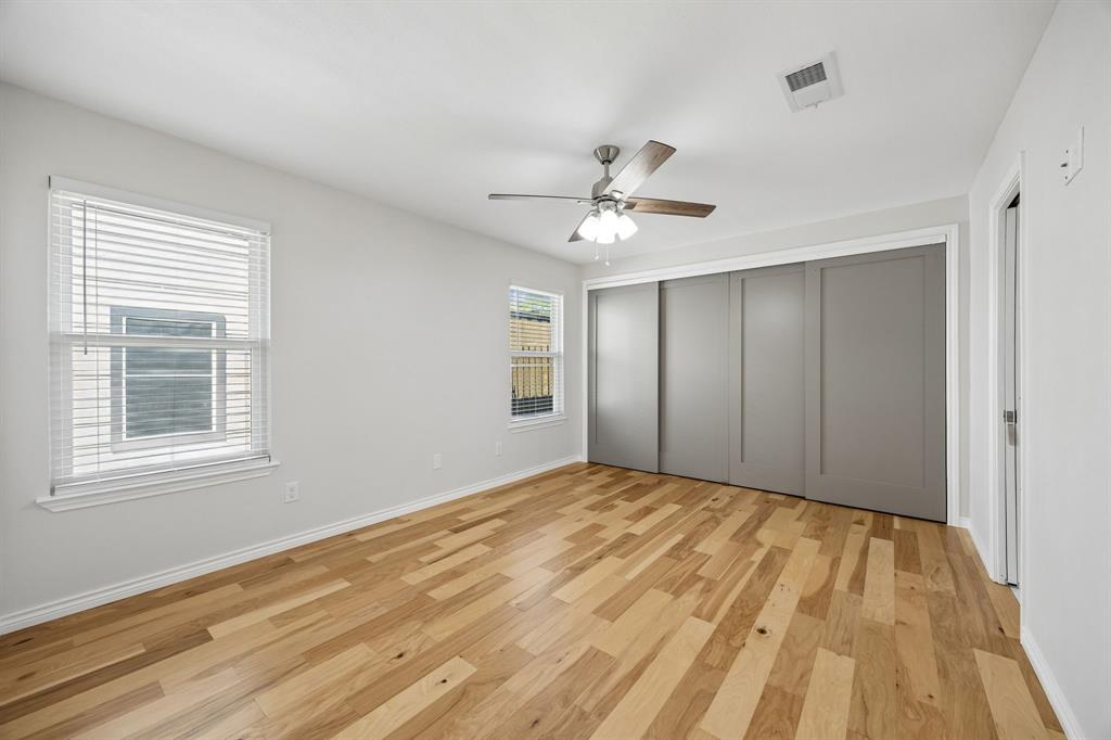 947 E Oakdale Road, Irving, TX 75060