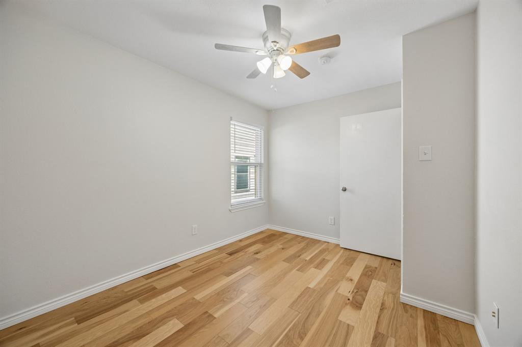 947 E Oakdale Road, Irving, TX 75060