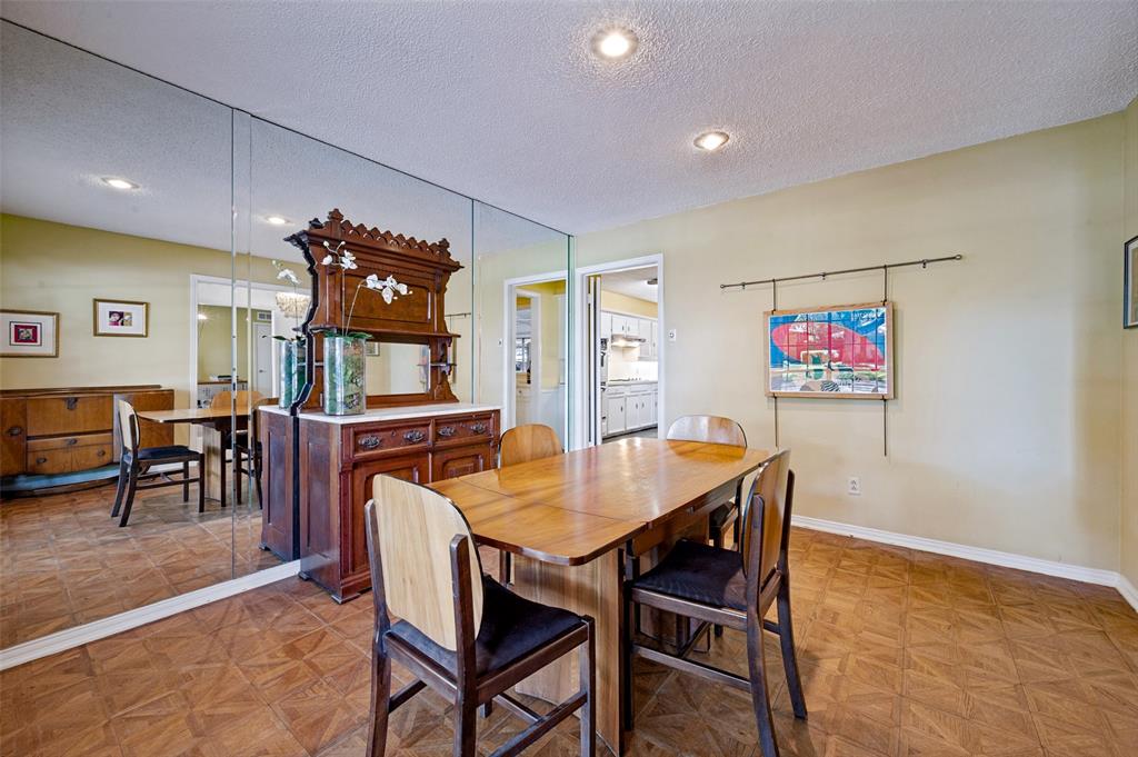 Dining room off kitchen