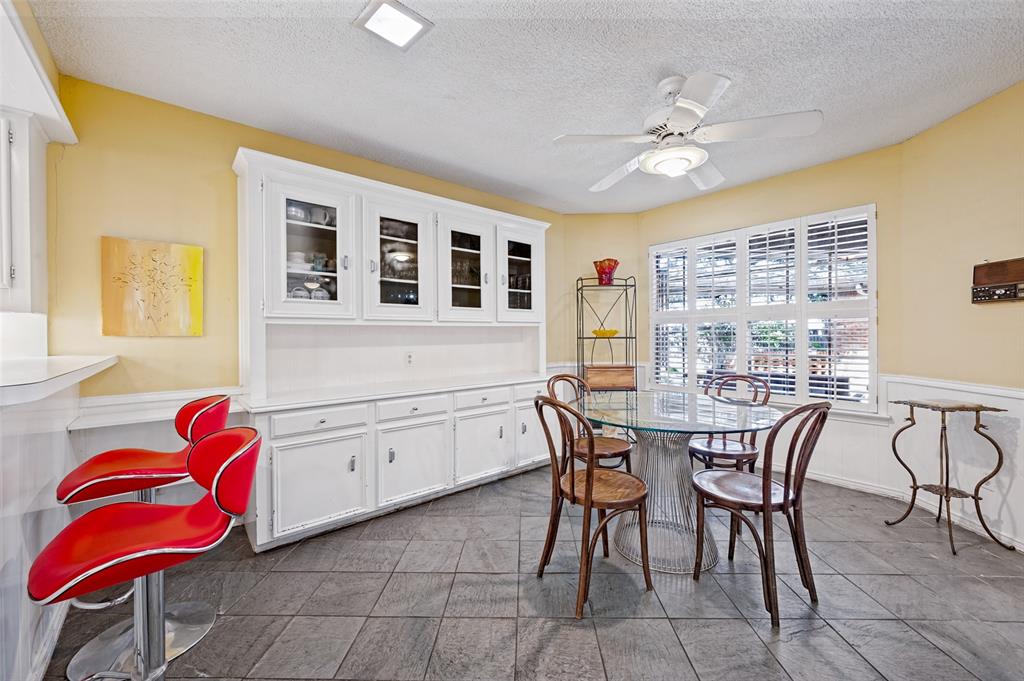 Breakfast room/eat in kitchen