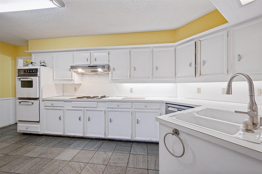 7407 Meadow Oaks Drive, Dallas, TX 75230