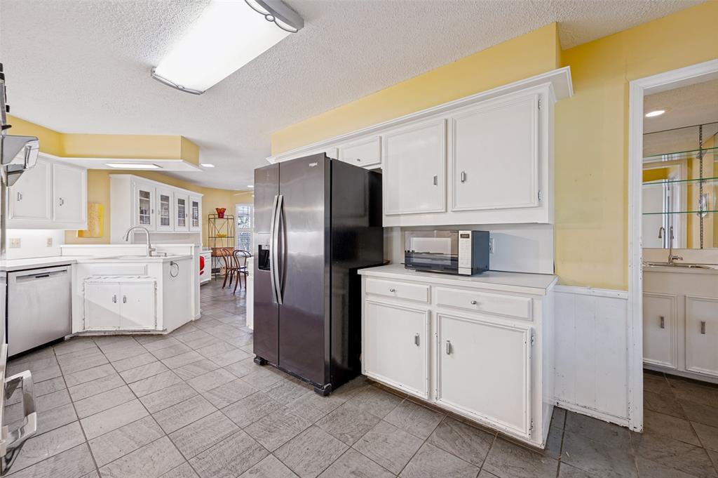 7407 Meadow Oaks Drive, Dallas, TX 75230