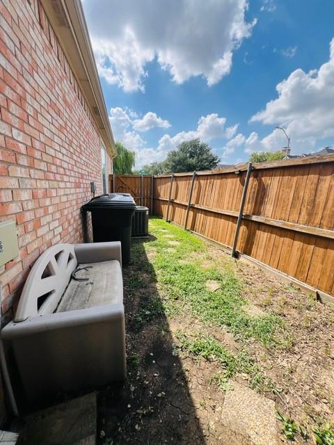 8648 Mill Creek Road, Irving, TX 75063