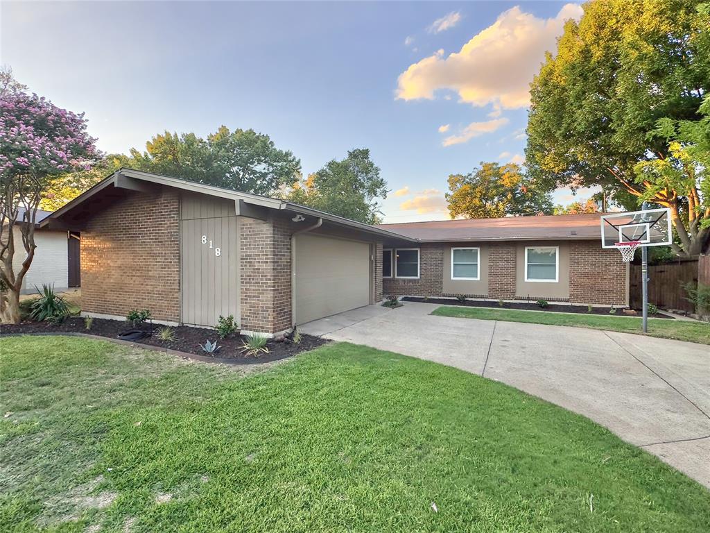 818 Fontana Avenue, Richardson, TX 75080