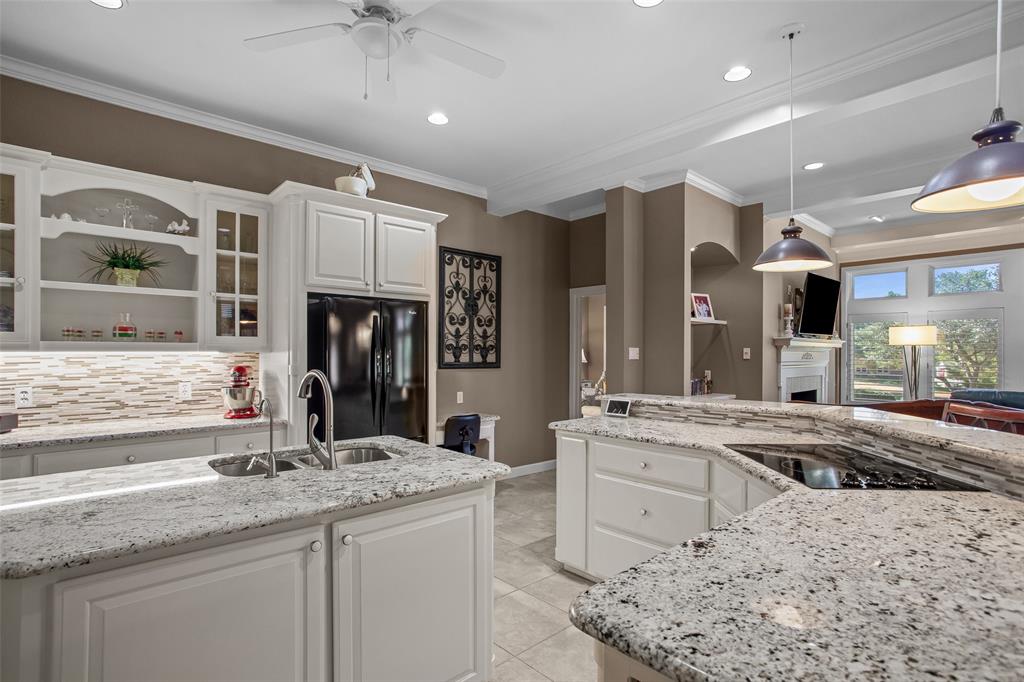 8606 Leisure Lane, Granbury, TX 76049