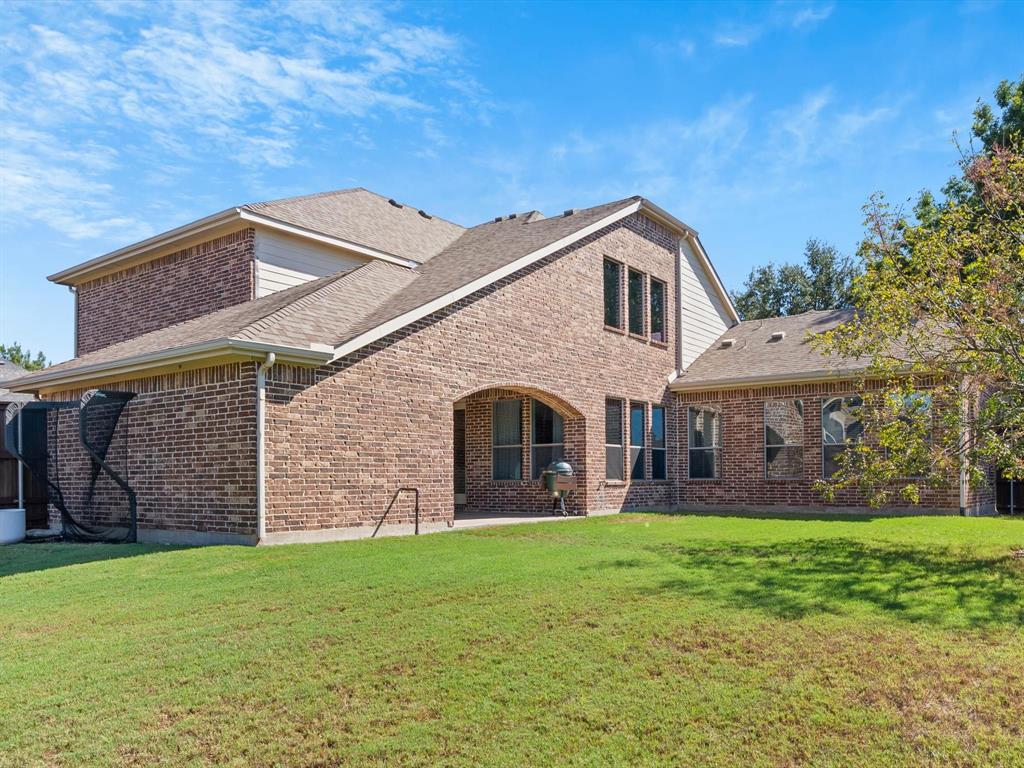 Large, private, fenced-in backyard