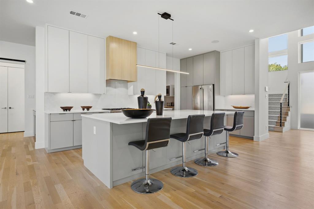 9750 Mixon Drive, Dallas, TX 75220